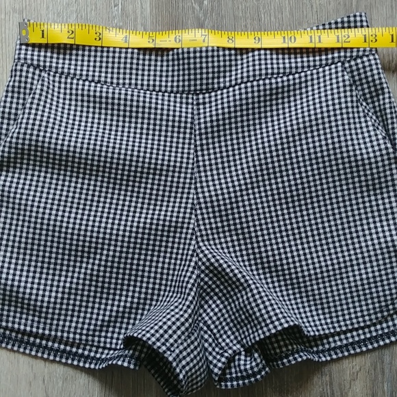 Brandy Melville Short shorts midrise size 25/26 - Picture 2 of 5